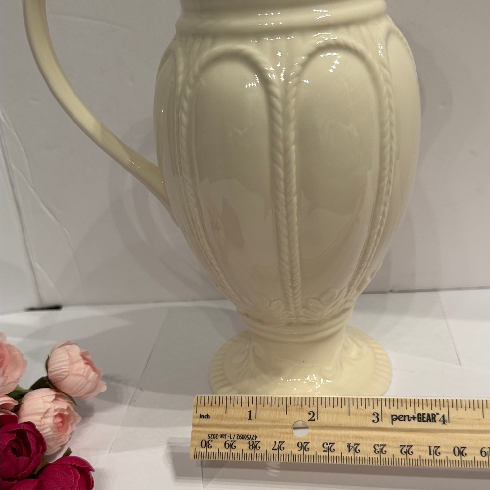 Two's Company vintage pitcher jug vase 9 inch cream color porcelain - Picture 5 of 10